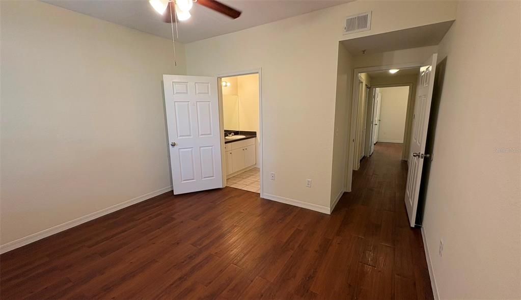 В аренду: $1,800 (2 спален, 2 ванн, 1051 Квадратных фут)