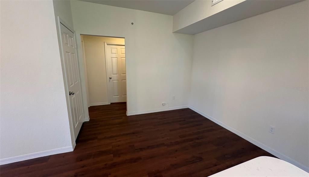 В аренду: $1,800 (2 спален, 2 ванн, 1051 Квадратных фут)