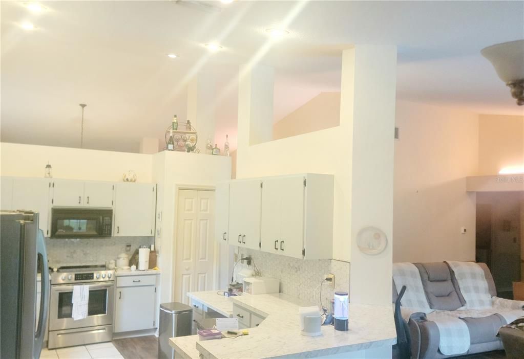 En Venta: $585,000 (3 camas, 2 baños, 2433 Pies cuadrados)