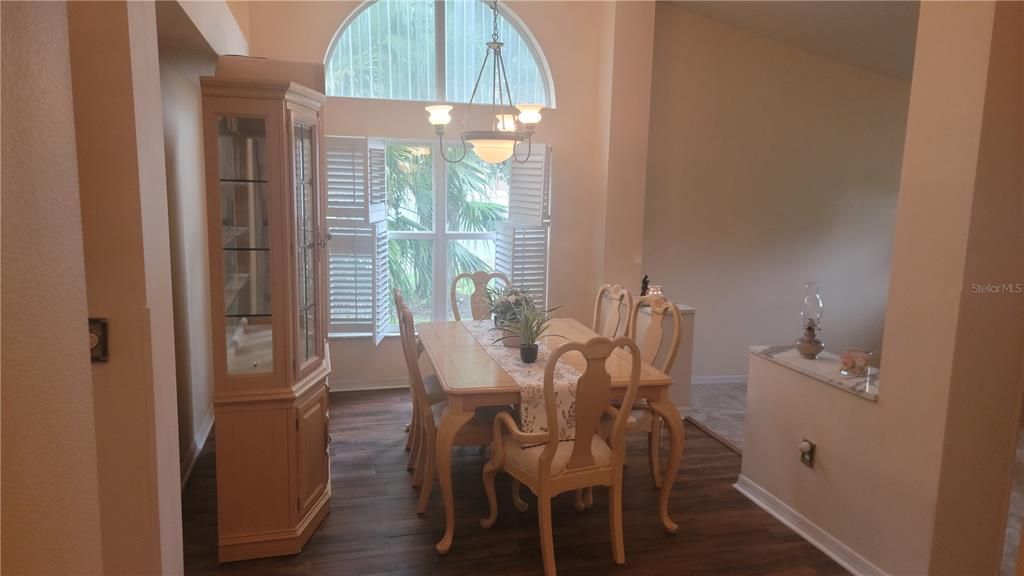 En Venta: $585,000 (3 camas, 2 baños, 2433 Pies cuadrados)