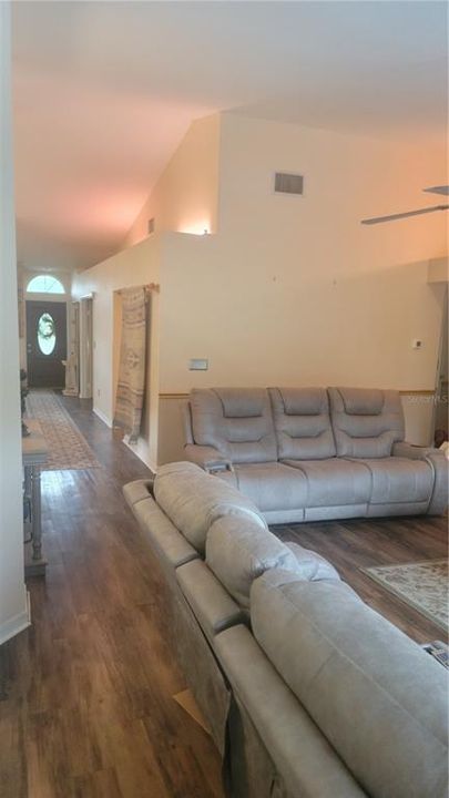 En Venta: $585,000 (3 camas, 2 baños, 2433 Pies cuadrados)
