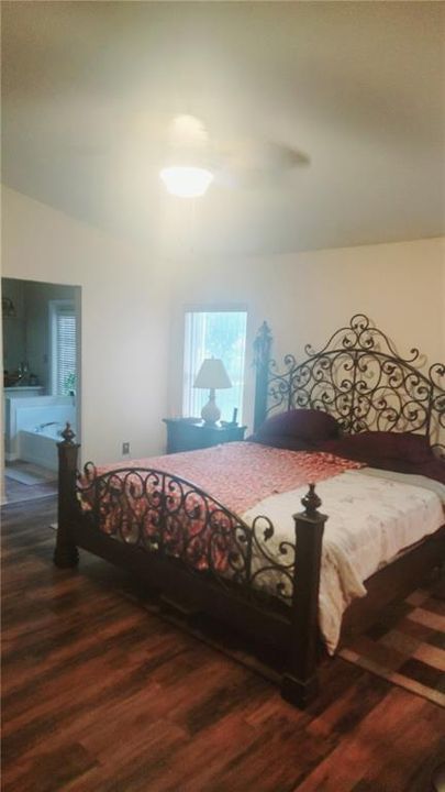 En Venta: $585,000 (3 camas, 2 baños, 2433 Pies cuadrados)