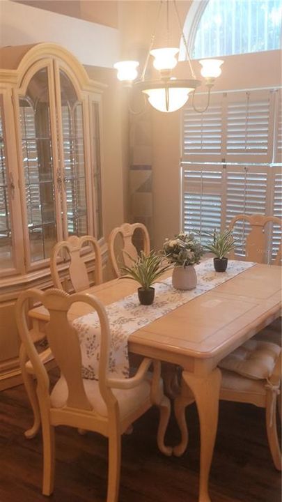En Venta: $585,000 (3 camas, 2 baños, 2433 Pies cuadrados)