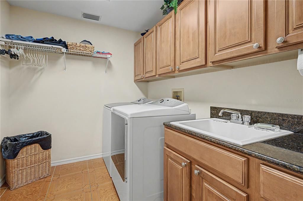 En Venta: $625,000 (4 camas, 2 baños, 2551 Pies cuadrados)
