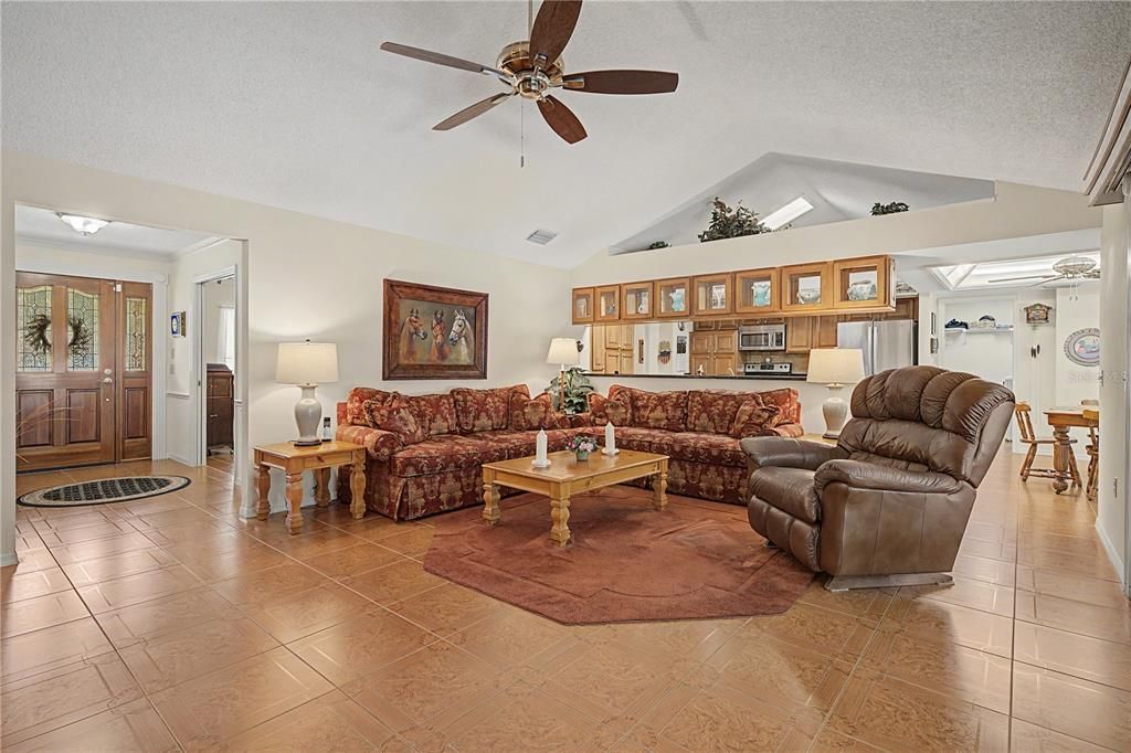 En Venta: $625,000 (4 camas, 2 baños, 2551 Pies cuadrados)