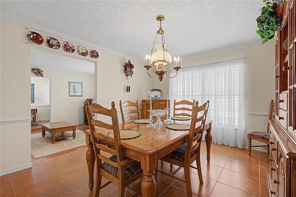 En Venta: $625,000 (4 camas, 2 baños, 2551 Pies cuadrados)