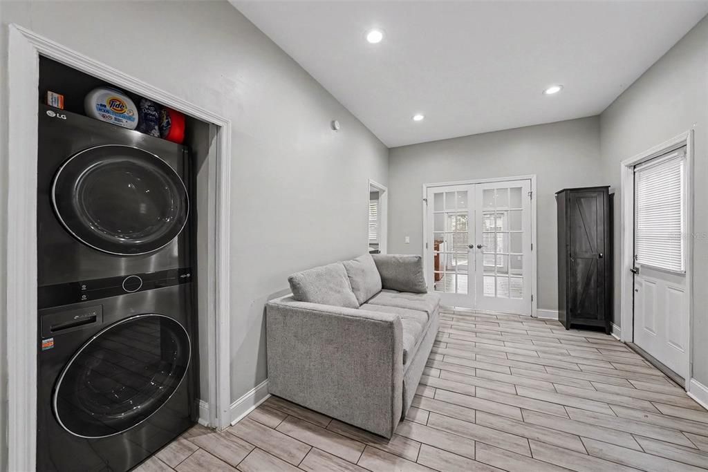 En Venta: $410,000 (4 camas, 2 baños, 1662 Pies cuadrados)