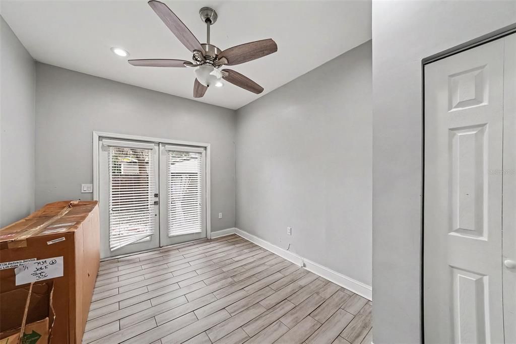 En Venta: $410,000 (4 camas, 2 baños, 1662 Pies cuadrados)
