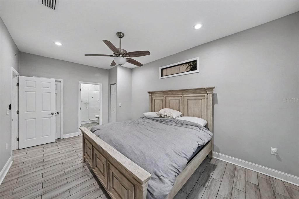 En Venta: $410,000 (4 camas, 2 baños, 1662 Pies cuadrados)