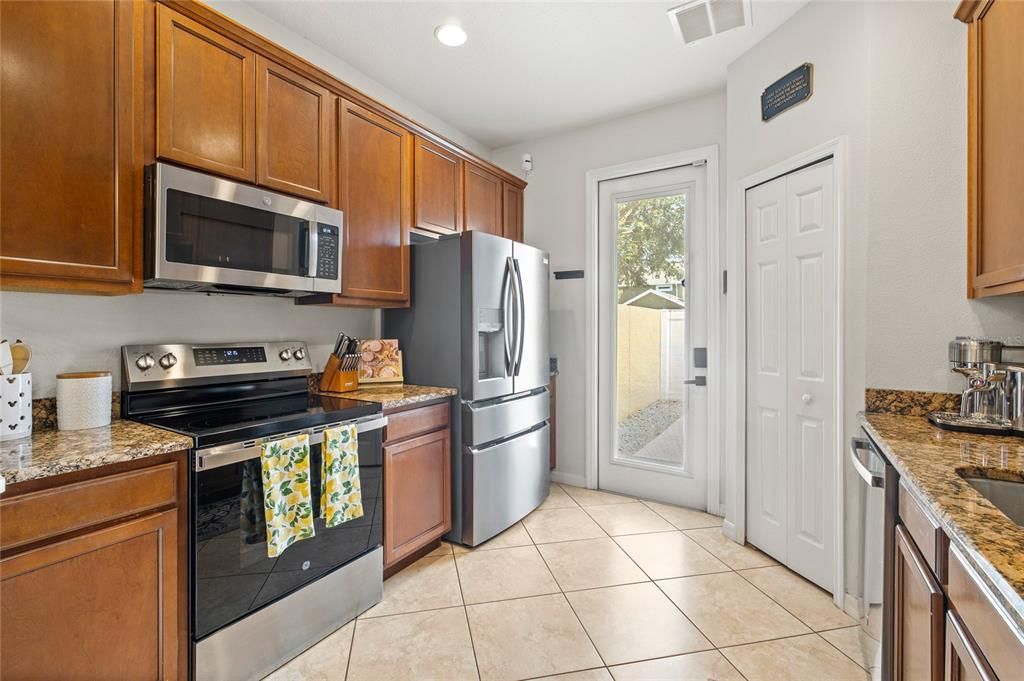 For Sale: $398,000 (4 beds, 3 baths, 1595 Square Feet)