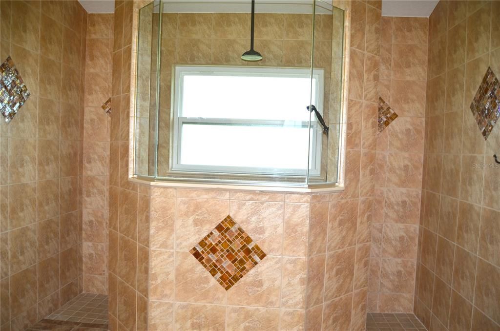 For Sale: $441,500 (3 beds, 3 baths, 2513 Square Feet)