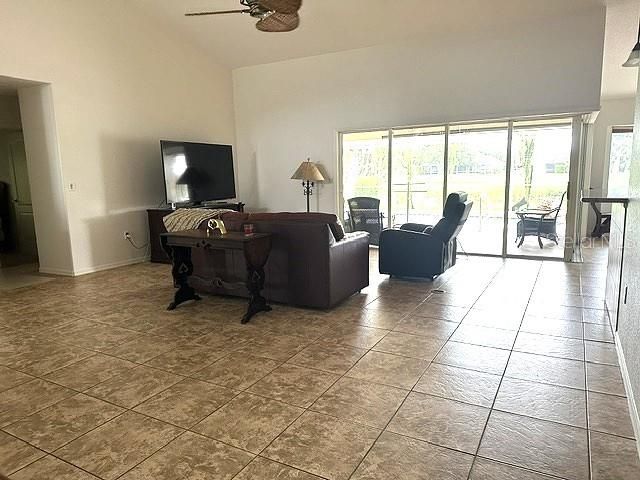 For Sale: $441,500 (3 beds, 3 baths, 2513 Square Feet)