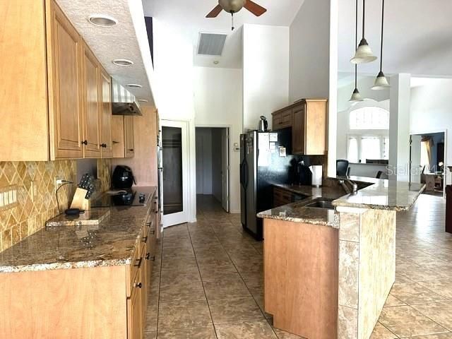 For Sale: $441,500 (3 beds, 3 baths, 2513 Square Feet)