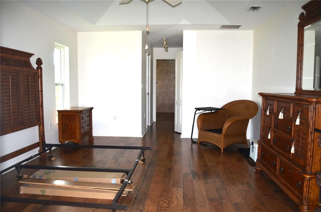 For Sale: $441,500 (3 beds, 3 baths, 2513 Square Feet)