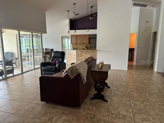 For Sale: $441,500 (3 beds, 3 baths, 2513 Square Feet)