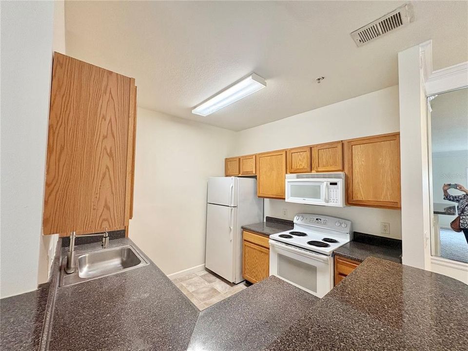 For Rent: $1,600 (2 beds, 2 baths, 1048 Square Feet)