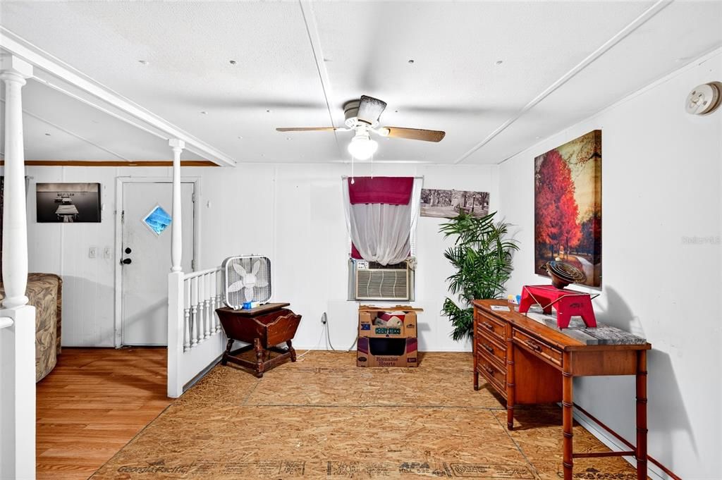 На продажу: $175,000 (5 спален, 2 ванн, 1880 Квадратных фут)