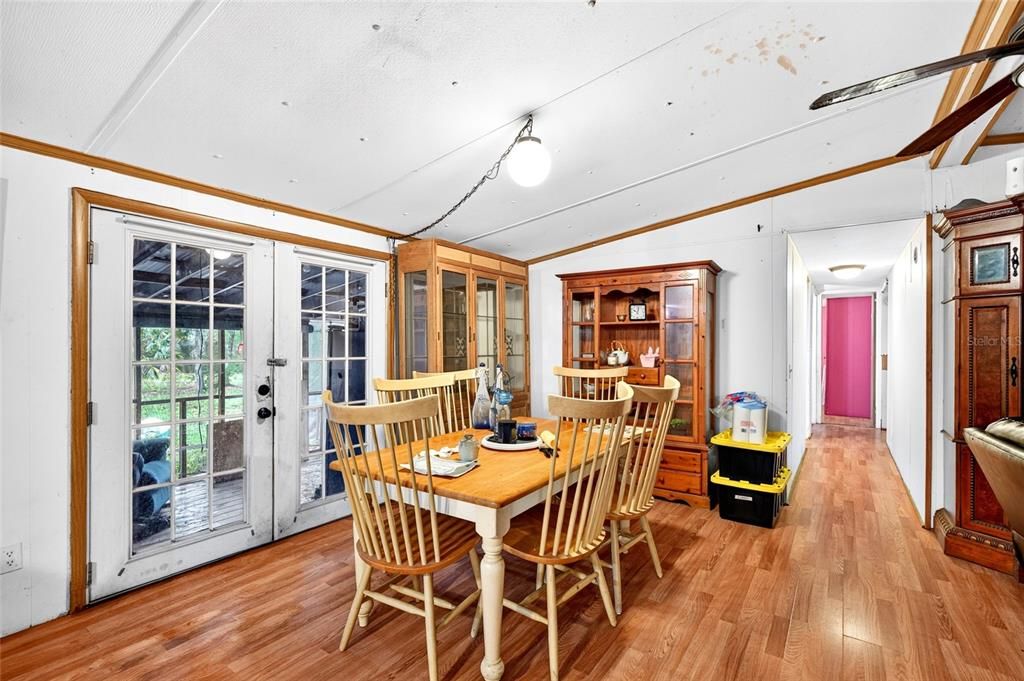 На продажу: $175,000 (5 спален, 2 ванн, 1880 Квадратных фут)
