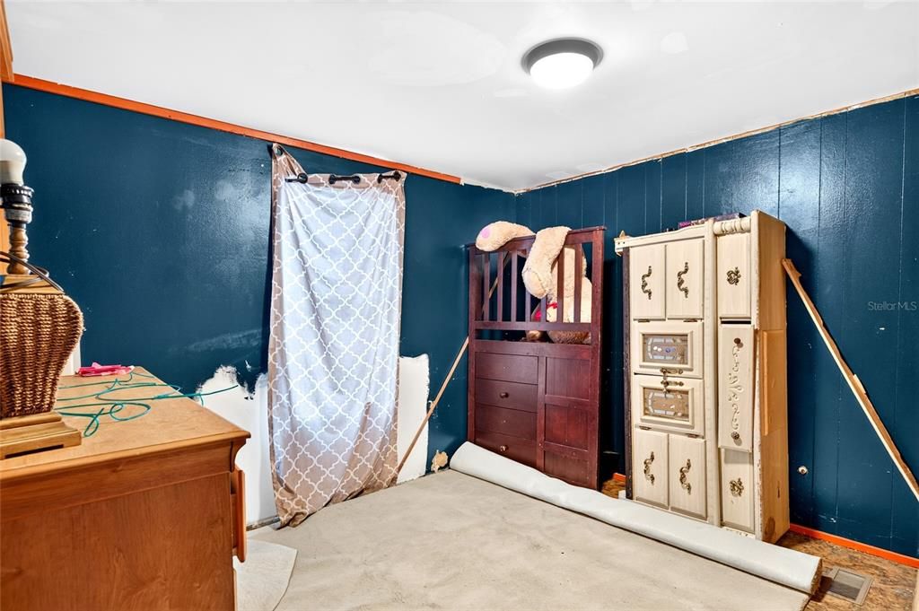 На продажу: $173,000 (5 спален, 2 ванн, 1880 Квадратных фут)
