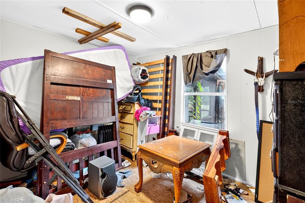 На продажу: $173,000 (5 спален, 2 ванн, 1880 Квадратных фут)