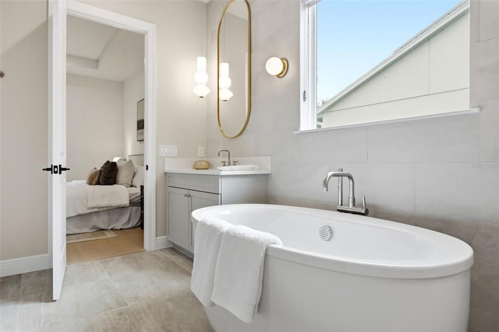 For Sale: $1,344,000 (5 beds, 5 baths, 3994 Square Feet)