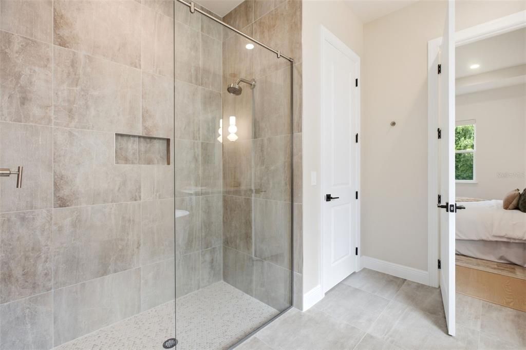 For Sale: $1,344,000 (5 beds, 5 baths, 3994 Square Feet)