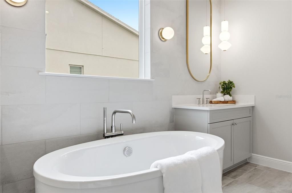 For Sale: $1,344,000 (5 beds, 5 baths, 3994 Square Feet)