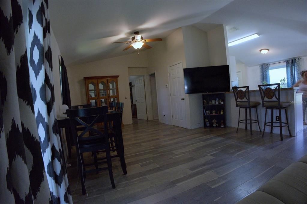 For Sale: $249,900 (3 beds, 2 baths, 1214 Square Feet)