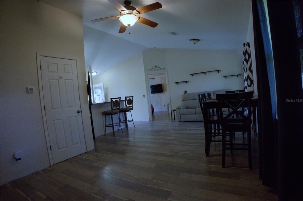 For Sale: $249,900 (3 beds, 2 baths, 1214 Square Feet)