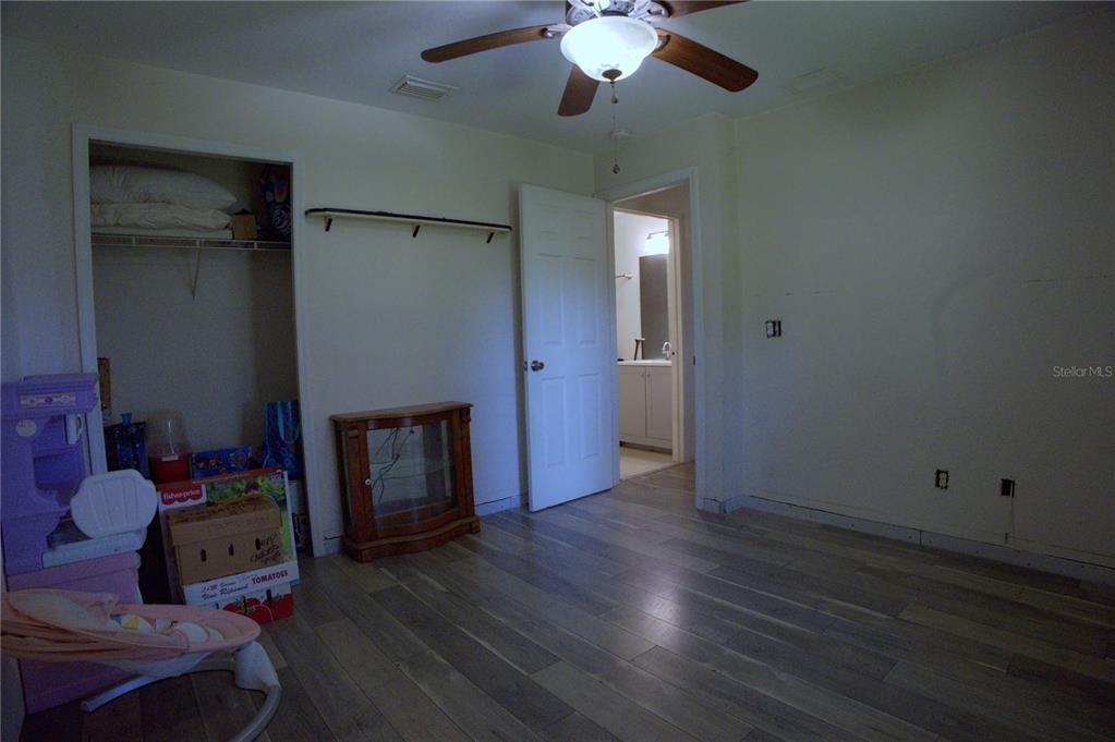 For Sale: $249,900 (3 beds, 2 baths, 1214 Square Feet)