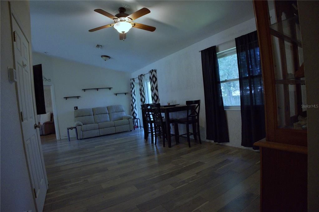 For Sale: $249,900 (3 beds, 2 baths, 1214 Square Feet)