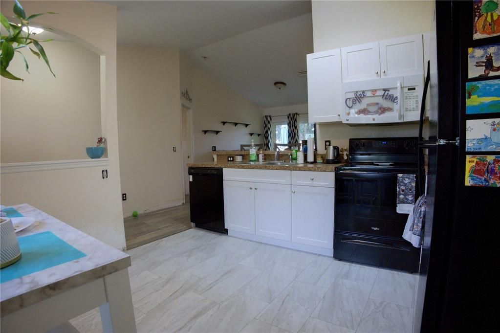 For Sale: $249,900 (3 beds, 2 baths, 1214 Square Feet)