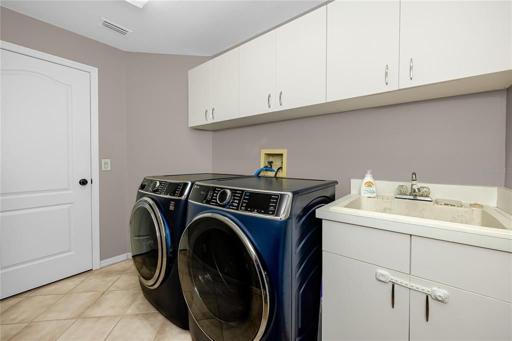 For Sale: $615,000 (4 beds, 2 baths, 2234 Square Feet)