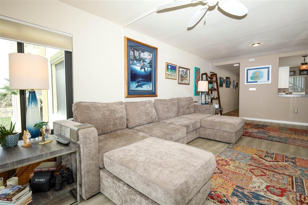 For Sale: $674,000 (2 beds, 2 baths, 1334 Square Feet)