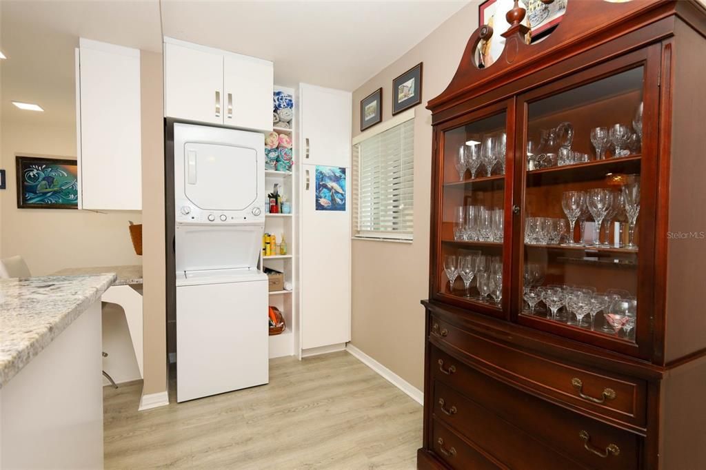 For Sale: $674,000 (2 beds, 2 baths, 1334 Square Feet)