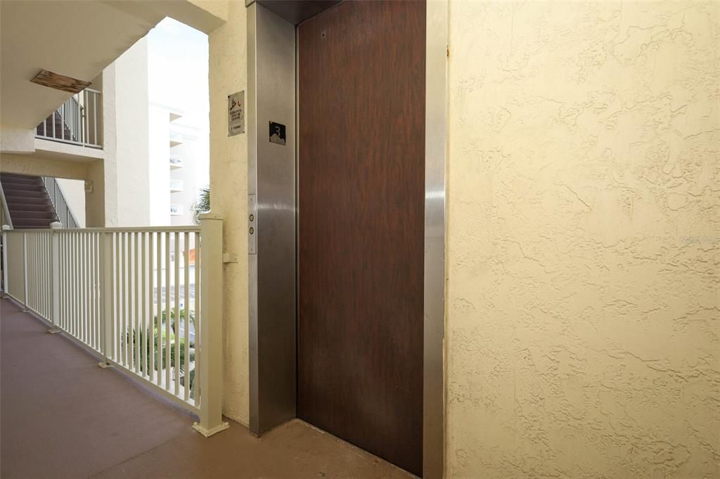For Sale: $674,000 (2 beds, 2 baths, 1334 Square Feet)