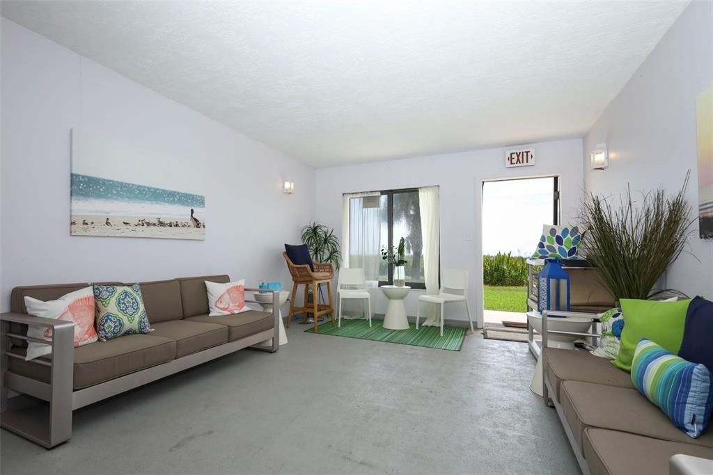 For Sale: $674,000 (2 beds, 2 baths, 1334 Square Feet)