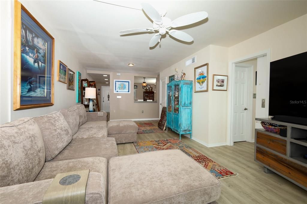 For Sale: $674,000 (2 beds, 2 baths, 1334 Square Feet)