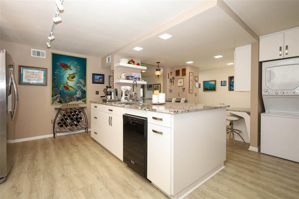 For Sale: $674,000 (2 beds, 2 baths, 1334 Square Feet)