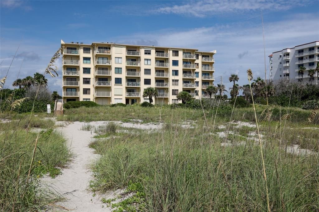 For Sale: $674,000 (2 beds, 2 baths, 1334 Square Feet)