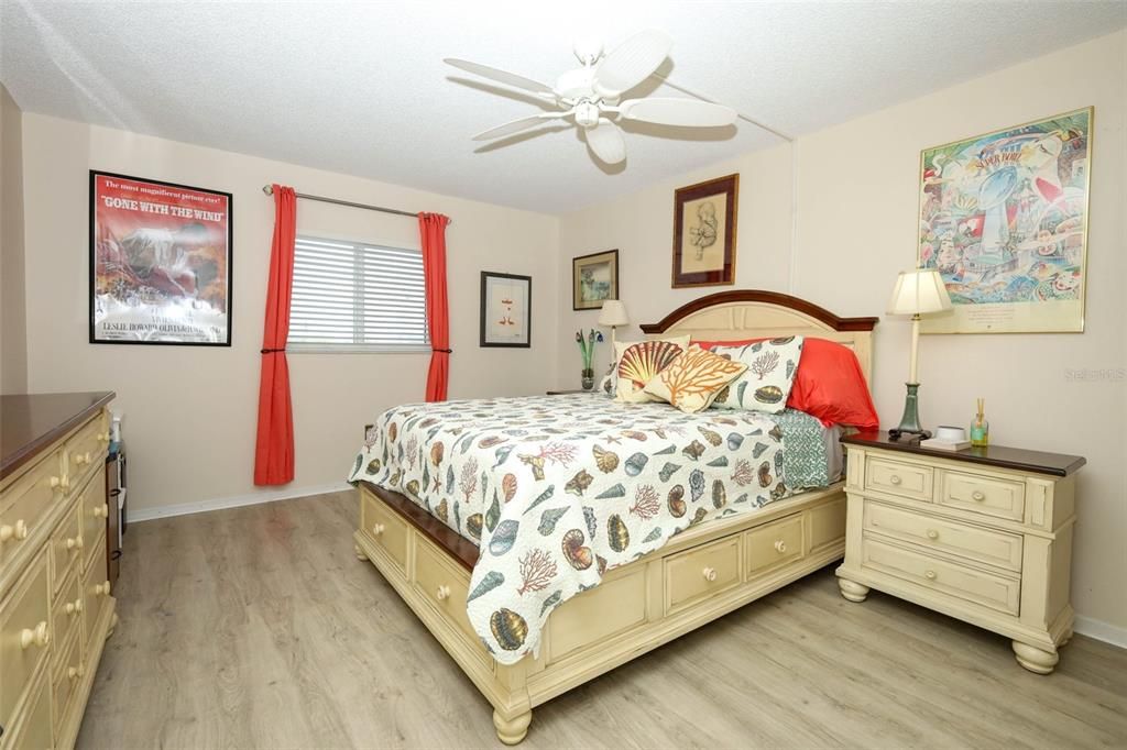 For Sale: $674,000 (2 beds, 2 baths, 1334 Square Feet)
