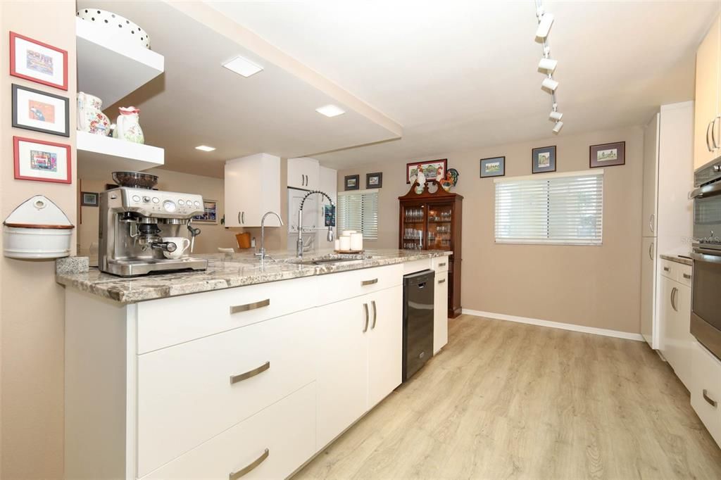 For Sale: $674,000 (2 beds, 2 baths, 1334 Square Feet)