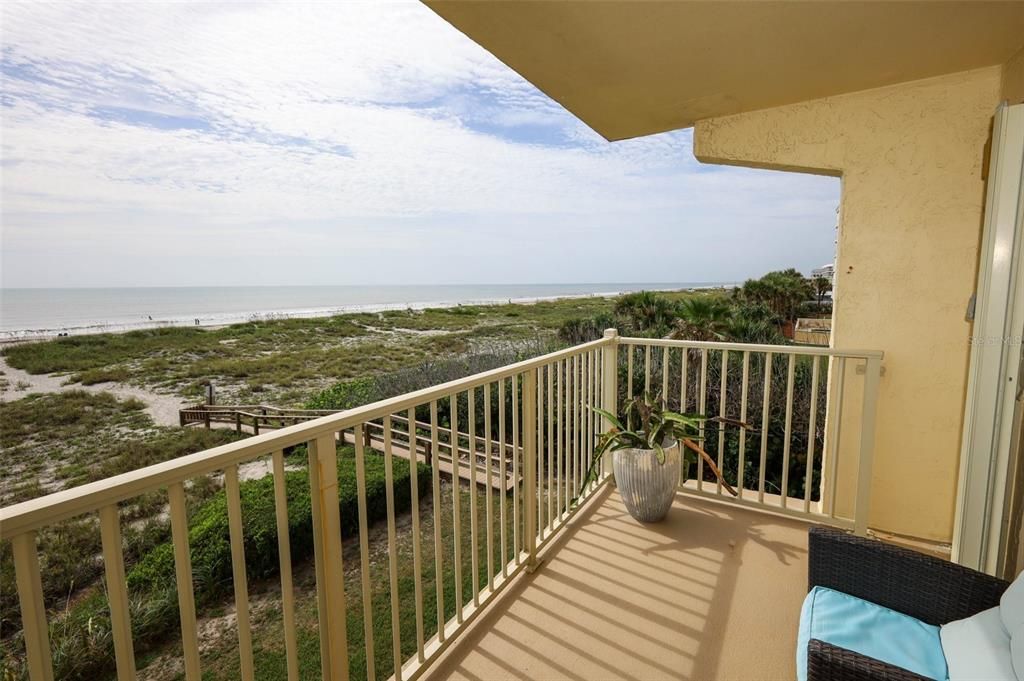 For Sale: $674,000 (2 beds, 2 baths, 1334 Square Feet)