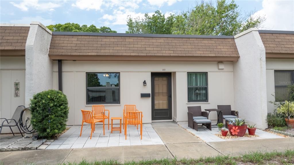 For Sale: $157,500 (2 beds, 1 baths, 812 Square Feet)