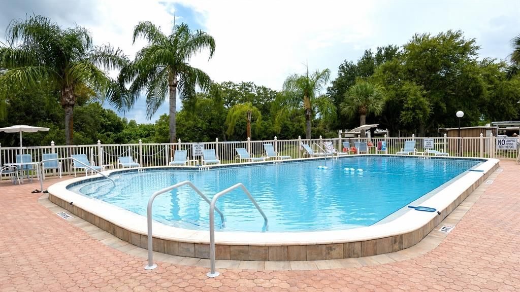 For Sale: $157,500 (2 beds, 1 baths, 812 Square Feet)
