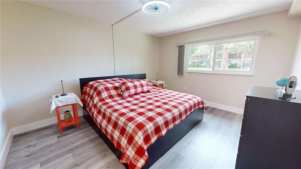 For Sale: $157,500 (2 beds, 1 baths, 812 Square Feet)