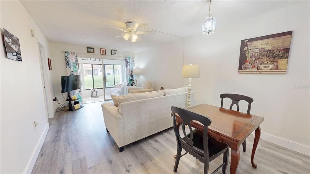 For Sale: $157,500 (2 beds, 1 baths, 812 Square Feet)