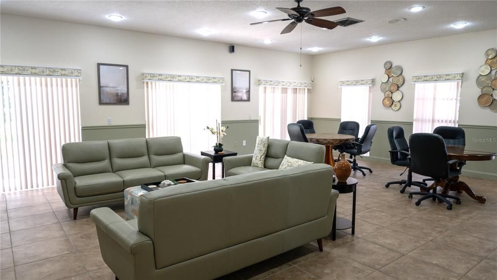 For Sale: $157,500 (2 beds, 1 baths, 812 Square Feet)