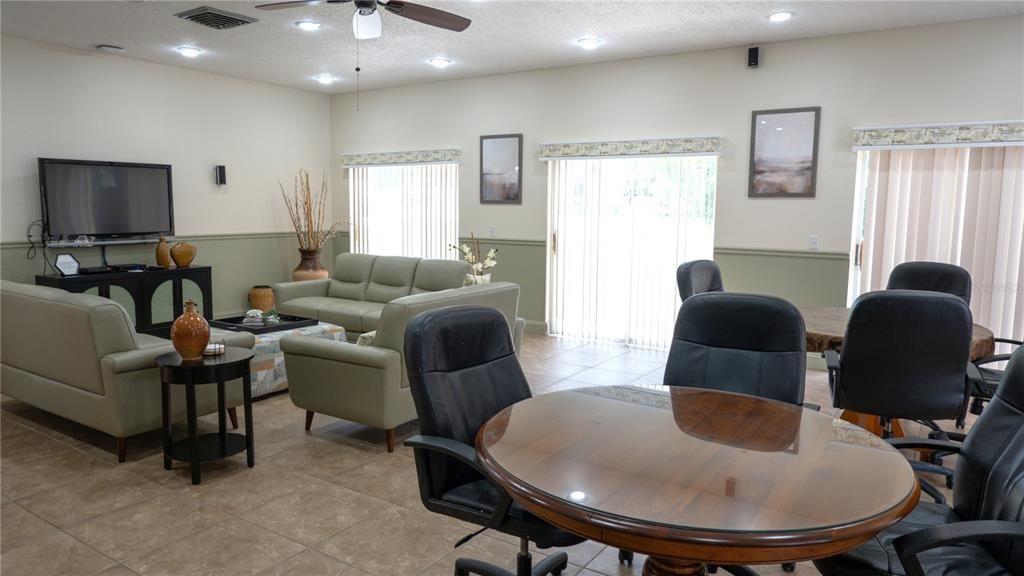 For Sale: $157,500 (2 beds, 1 baths, 812 Square Feet)