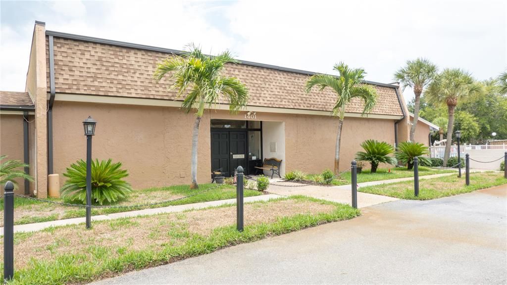 For Sale: $157,500 (2 beds, 1 baths, 812 Square Feet)